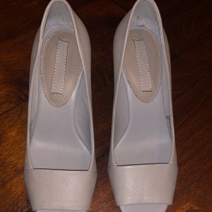 Banana Republic tan wedge